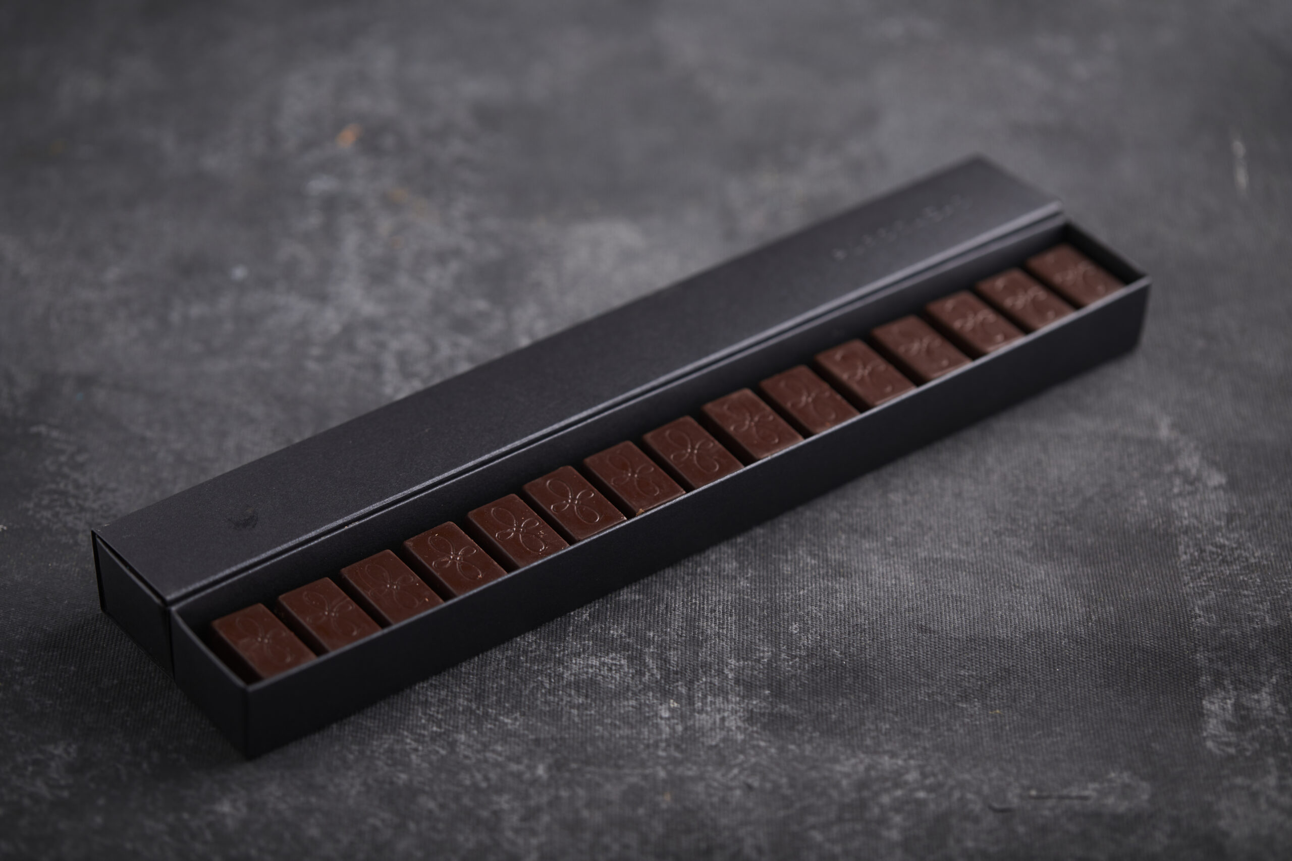 TOC-TOC-1-scaled-1.jpg Noir Toc Toc - Imagen 1