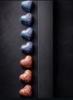 Noir Corazones Cherry Blossom